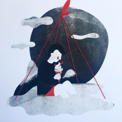 Ilustração gráfica de figura humana estilizada com elementos em vermelho e preto sobre nuvens cinzentas