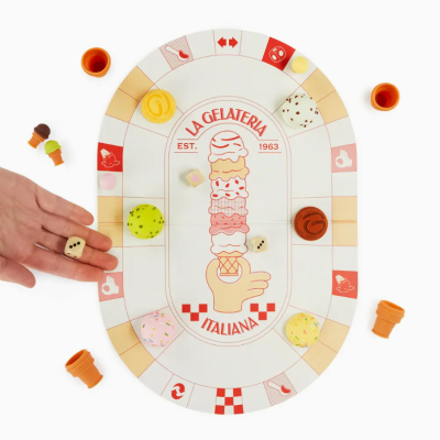 Jogo de tabuleiro La Gelateria Italiana com fichas de gelado e dados