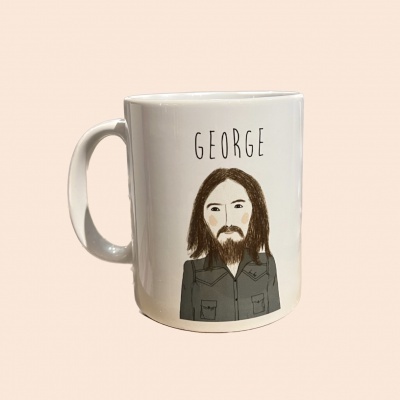 Caneca branca com ilustração de homem e texto GEORGE