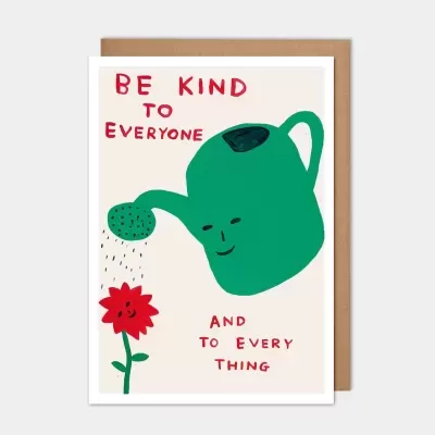 Cartão ilustrado com regador verde a regar uma flor vermelha sorridente e texto em vermelho.