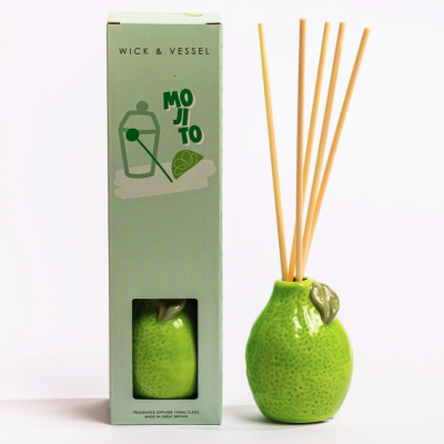 Kit difusor de fragrância com embalagem verde e difusor em cerâmica verde com palitos