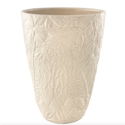 Vaso de cerâmica branca com textura de papagaio em relevo