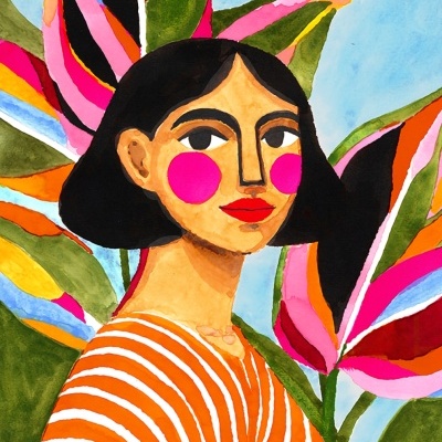 Ilustração de mulher com vestido laranja e riscas brancas, fundo de folhas tropicais coloridas