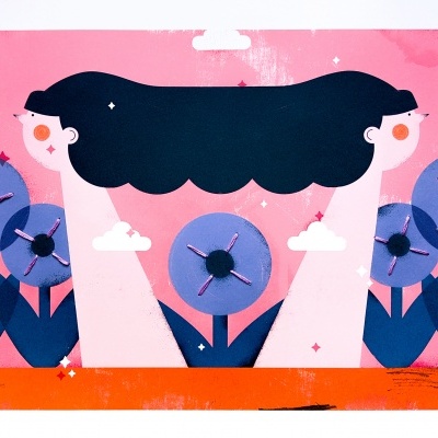 Ilustração de duas figuras femininas com flores azuis em fundo rosa