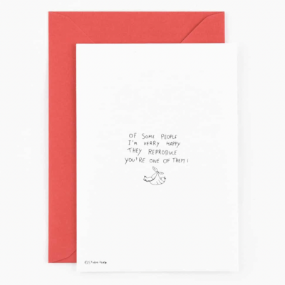 Cartão branco com ilustração de peixe e texto em inglês, com envelope vermelho