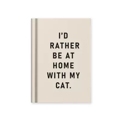 Caderno bege com texto I'D RATHER BE AT HOME WITH MY CAT na capa