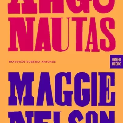 Capa de livro laranja com texto em vermelho e azul 'ARGONAUTAS' e 'MAGGIE NELSON'