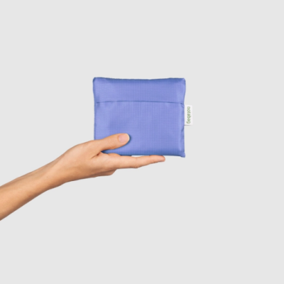 Mala ou bolsa pequena azul claro com etiqueta 'greensap'