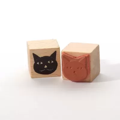 Carimbos de madeira com forma de rosto de gato