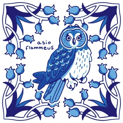 Desenho de coruja azul com padrão de flores azuis