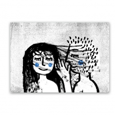 Desenho a preto e branco de dois rostos femininos com bochechas azuis e fundo cinzento