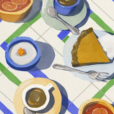 Mesa com toalha xadrez verde e azul, café em chávenas, fatia de tarte e sobremesas com laranja
