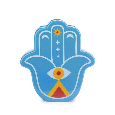 Objeto decorativo mão de Fátima azul com olhos e estrelas.