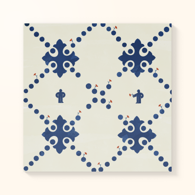 Azulejo quadrado bege com padrão azul escuro e detalhes vermelhos.