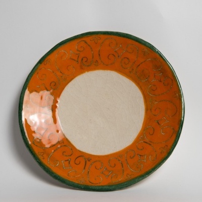 Prato cerâmico decorativo laranja e verde