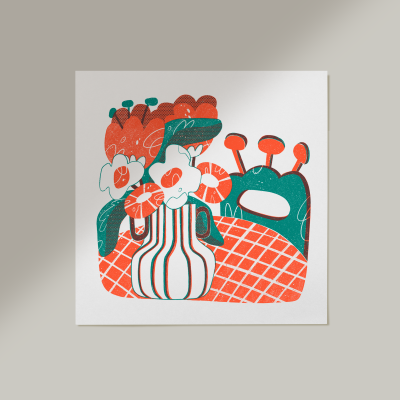 Ilustração colorida de flores estilizadas num vaso com padrão de grelha