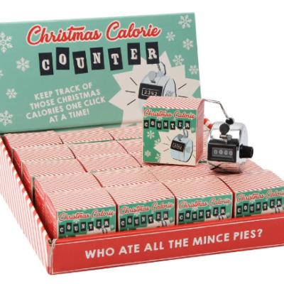 Contadores manuais prateados em caixas verdes e vermelhas para contar calorias de Natal