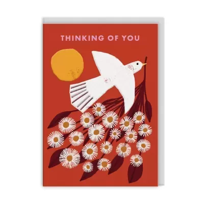 Cartão vermelho com pomba branca, flores e texto THINKING OF YOU