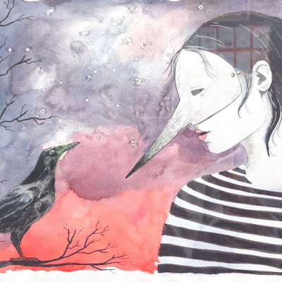 Mulher com máscara de bico e camisa às riscas olhando para corvo num ramo sob céu vermelho e cinzento