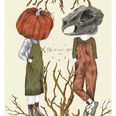 Ilustração surreal com duas figuras com cabeças incomuns e galhos secos ao fundo