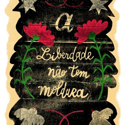 Ilustração com texto em placa preta decorada com flores vermelhas, estrelas e pássaros brancos.