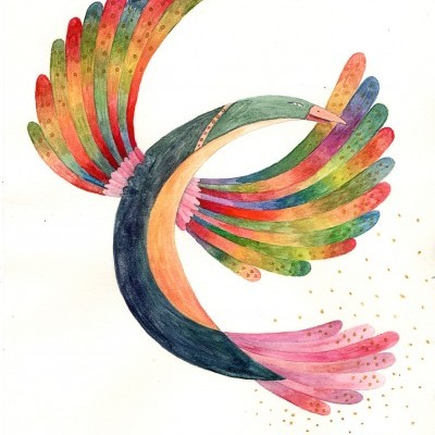 Ilustração colorida de um pássaro com asas e cauda multicoloridas em voo