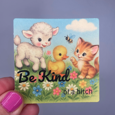 Adesivo com animais fofos e texto em fundo florido