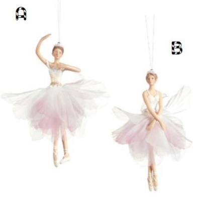 Duas figuras de bailarinas em vestidos brancos e rosas suspensas por cordão