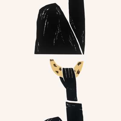 Desenho minimalista de duas figuras a preto segurando uma banana amarela com manchas castanhas