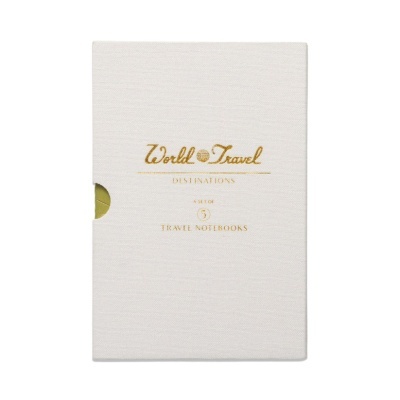 Caderno branco de capa dura com texto dourado 'World Travel DESTINATIONS'