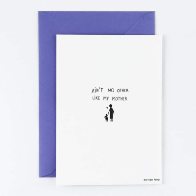 Cartão branco com ilustração e texto, envelope azul por trás