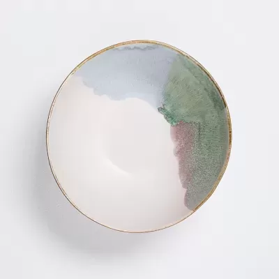 Prato redondo cerâmico com pintura azul, verde, rosa e borda dourada