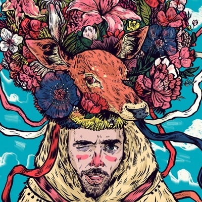 Homem com capa bege e máscara de veado decorada com coroa de flores coloridas