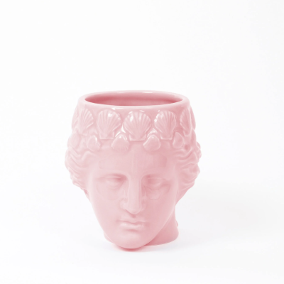 Vaso decorativo rosa em forma de cabeça humana com conchas