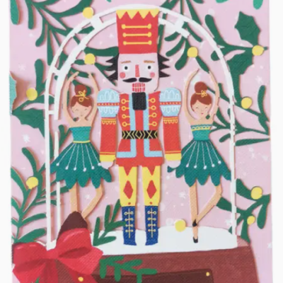 Cartão de Natal com boneco soldado e bailarinas em cenário decorado