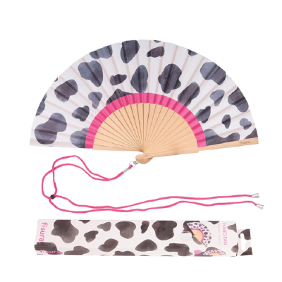 Leque decorativo com padrão de manchas e bolsa correspondente