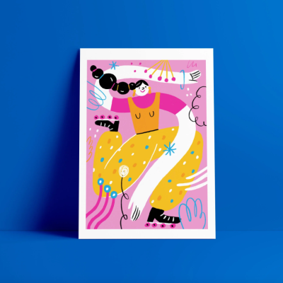 Cartaz colorido com ilustração de uma mulher a fazer exercício em fundo rosa