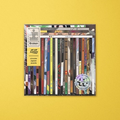 Puzzle circular com lombadas coloridas e etiqueta 