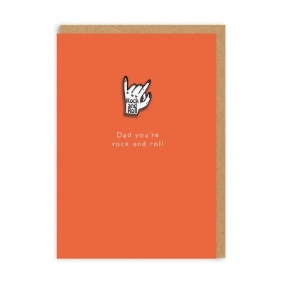 Cartão laranja com mão e texto 'Dad you're rock and roll'