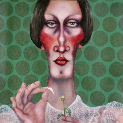 Pintura de pessoa segurando uma flor com pétalas, fundo verde com círculos escuros.