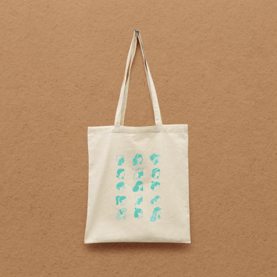 Mala tote bag bege com ilustrações azuis de cabeças humanas