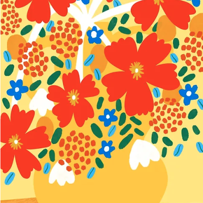 Vaso amarelo com flores vermelhas e elementos azuis sobre superfície em madeira clara