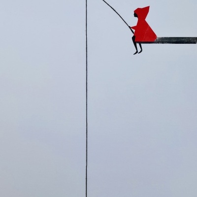 Ilustração minimalista de pessoa com capuz vermelho a pescar numa linha preta com pequena figura vermelha na ponta.