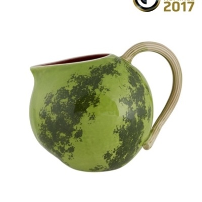 Jarro redondo de cerâmica verde com padrão escuro e alça bege