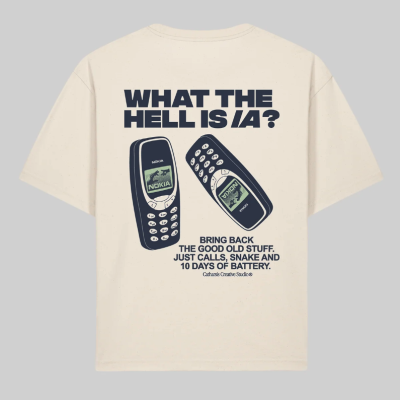 T-shirt bege com impressão de telemóveis Nokia e texto em azul escuro