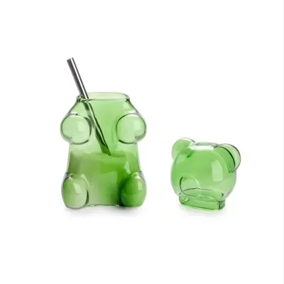 Conjunto de recipientes em vidro verde em forma de urso com palhinha