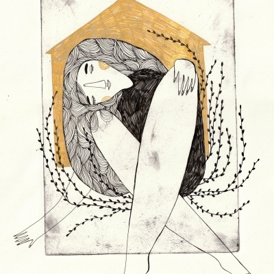 Ilustração em preto e branco de figura humana sentada dentro de uma casa amarela com ramos pretos