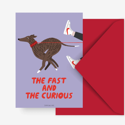 Cartão ilustrado com cão a correr, pernas com sapatilhas e frase THE FAST AND THE CURIOUS