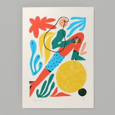 Póster abstrato colorido com figura humana e motivos naturais