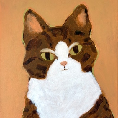 Pintura de um gato castanho e branco com fundo laranja